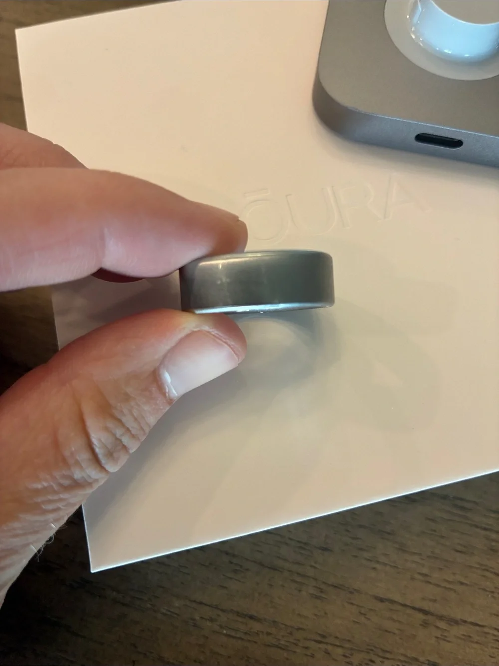 Oura 4 - Size 8 - Brushed Silver + Ring Charger + Charging Cord